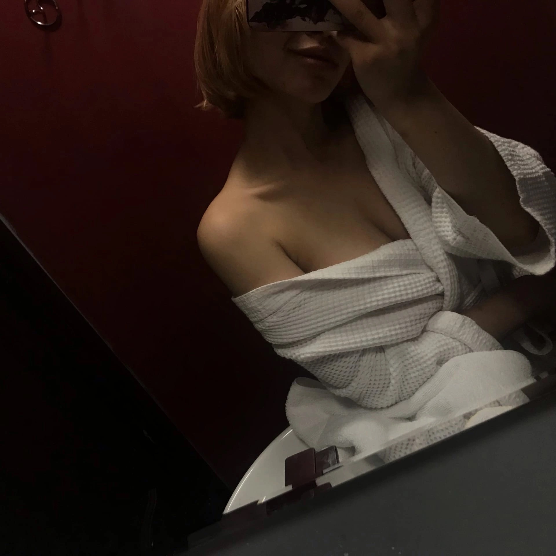 Строгая Госпожа или покорная служанка: какую роль сегодня примерит ваша дьяволица?